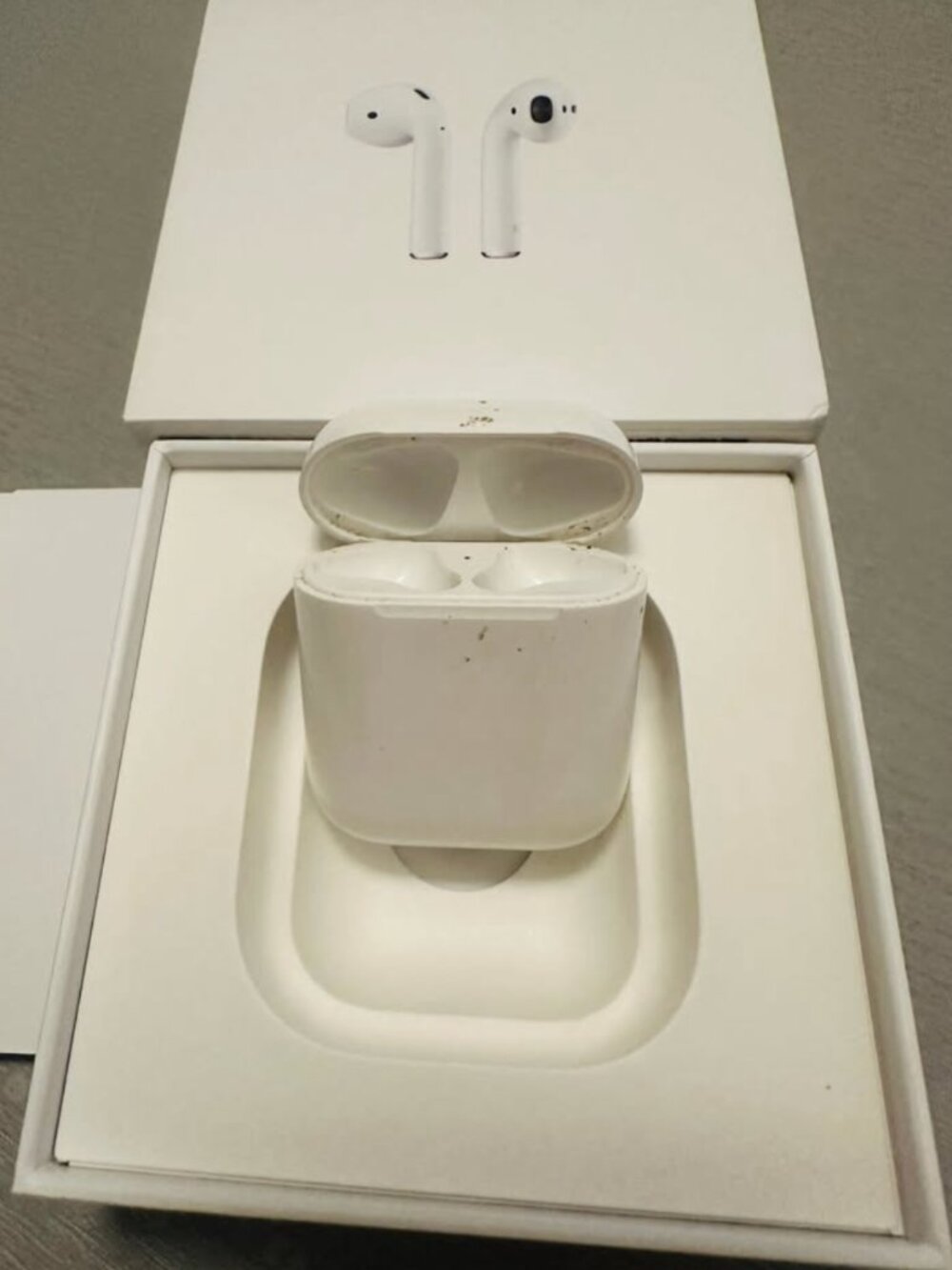 Pre-Owned Apple AirPods 2nd Gen Wireless Charging Case ONLY, White